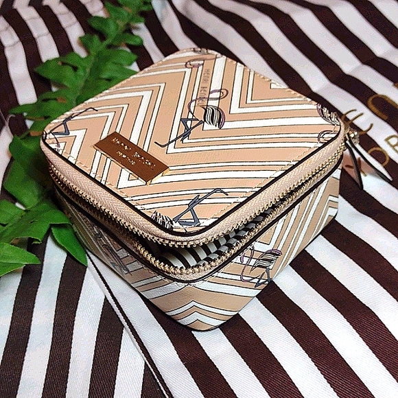 Rare Henri Bendel Flamingo travel jewelry case - Picture 9 of 10